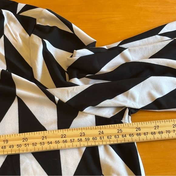 Anthony Richard’s 2X black white geometric print sequin collar tunic top - Picture 8 of 12